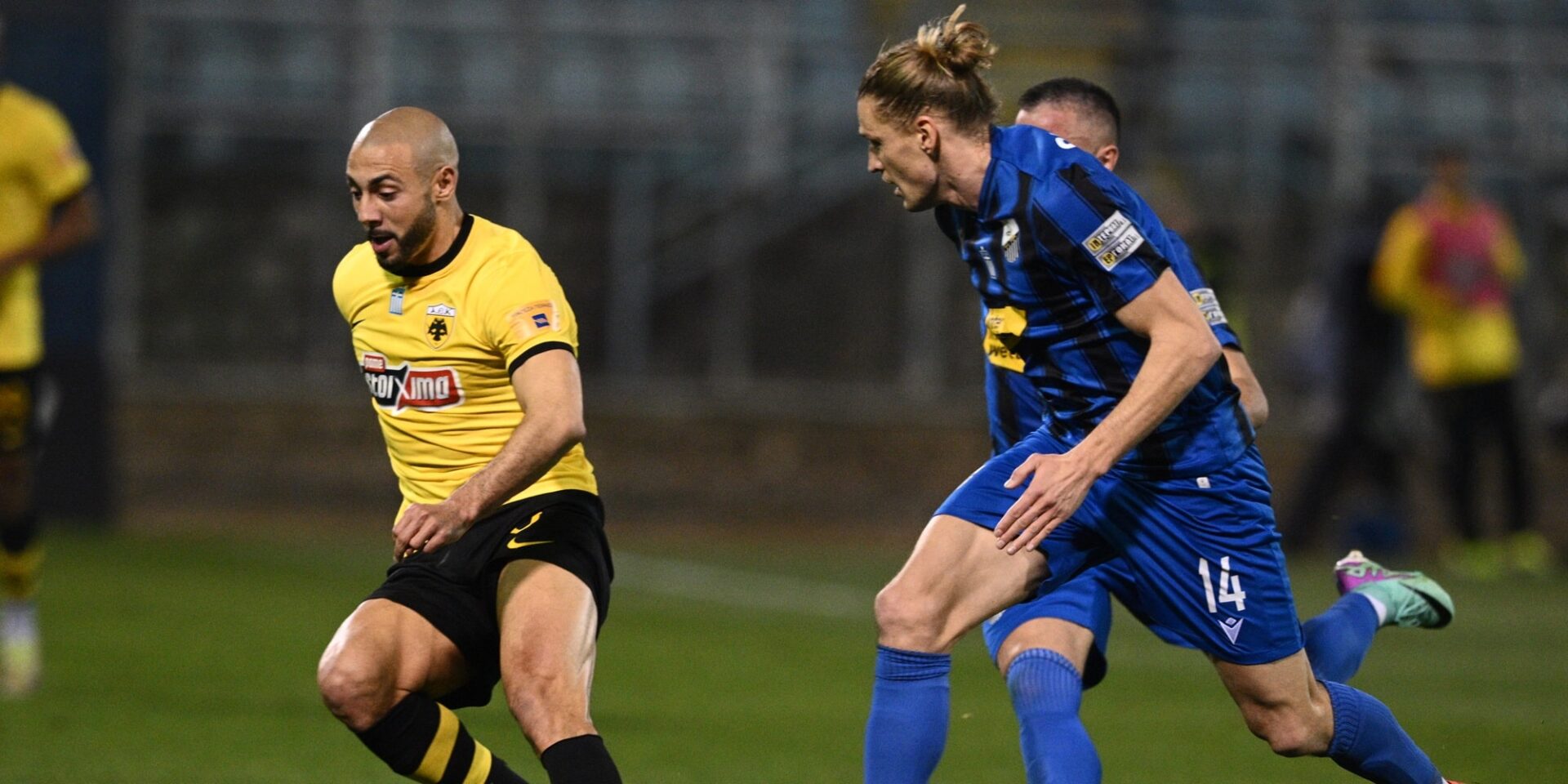 Φάση από το Λαμία-ΑΕΚ για τη Super League