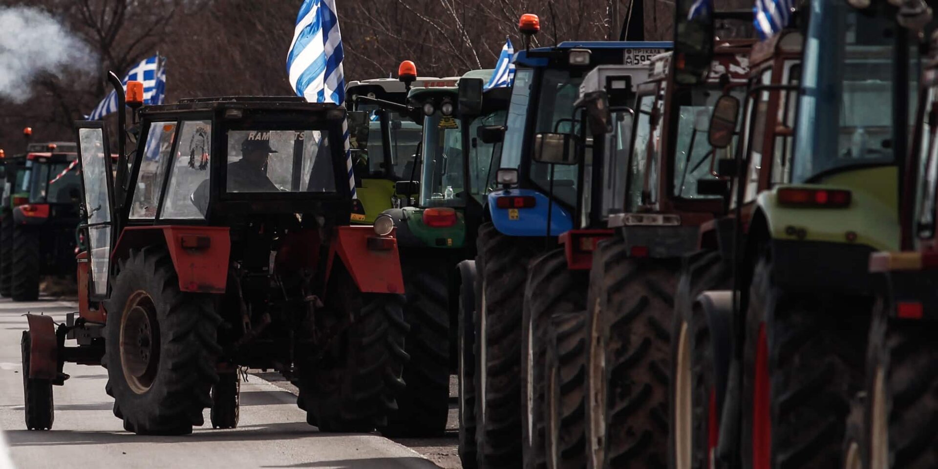 Μπλόκο αγροτών με τρακτέρ