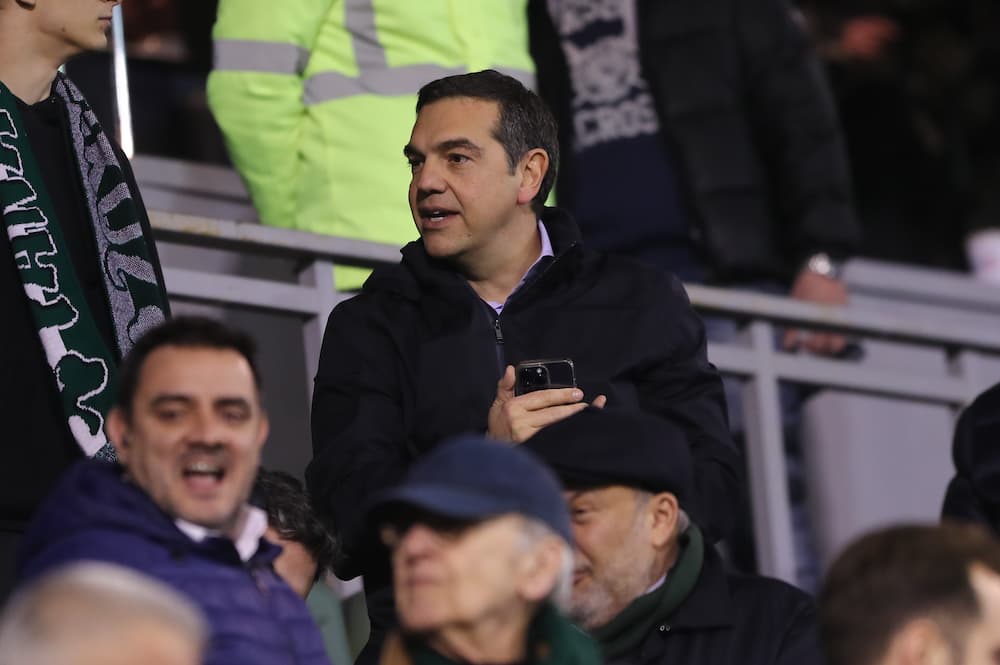 Tsipras - Στη Λεωφόρο ο Αλέξης Τσίπρας - Είδε την πρόκριση του Παναθηναϊκού στον τελικό (εικόνες)