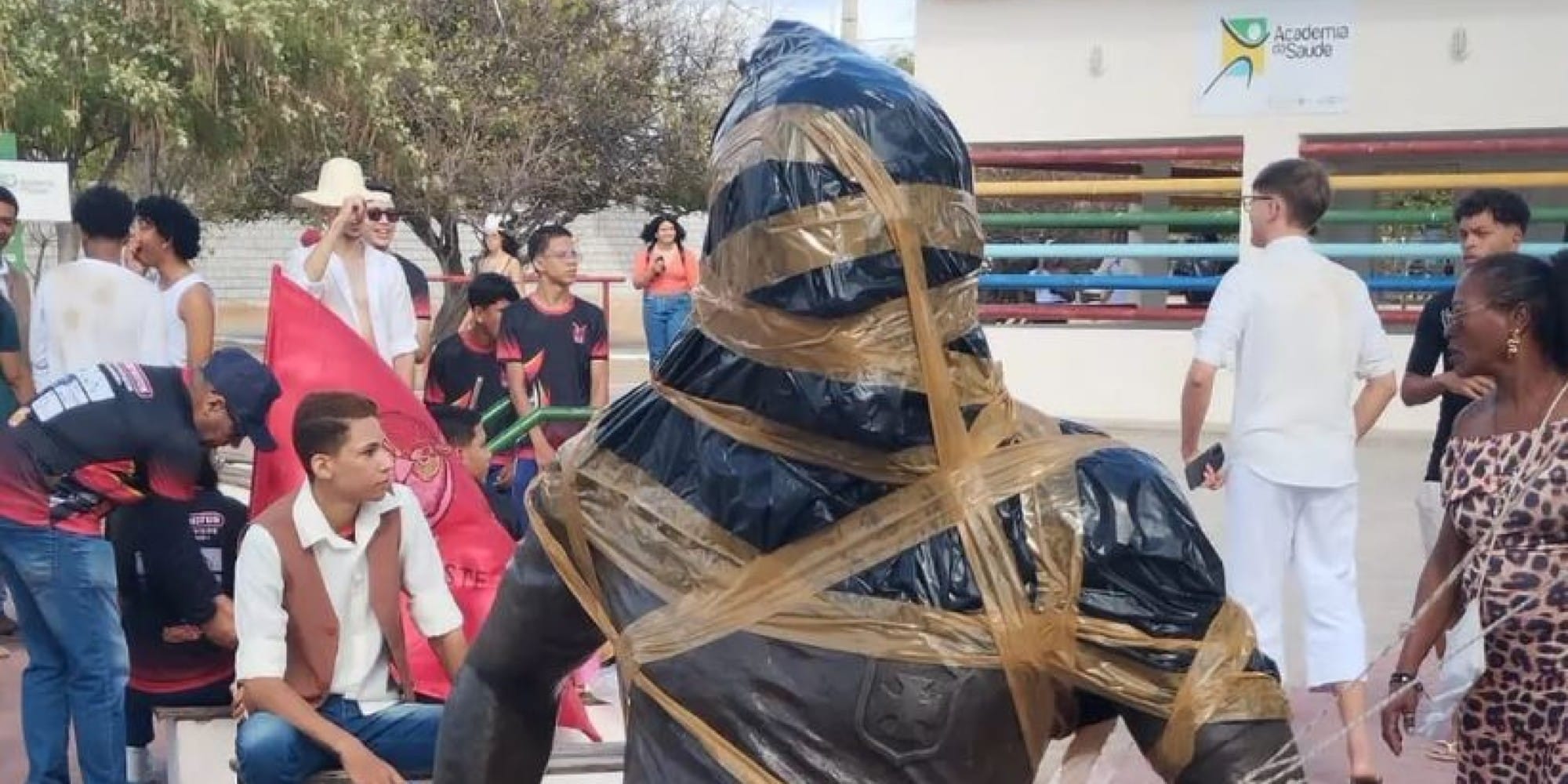 Βανδάλισαν το άγαλμα του Ντάνι Άλβες στη Βραζιλία