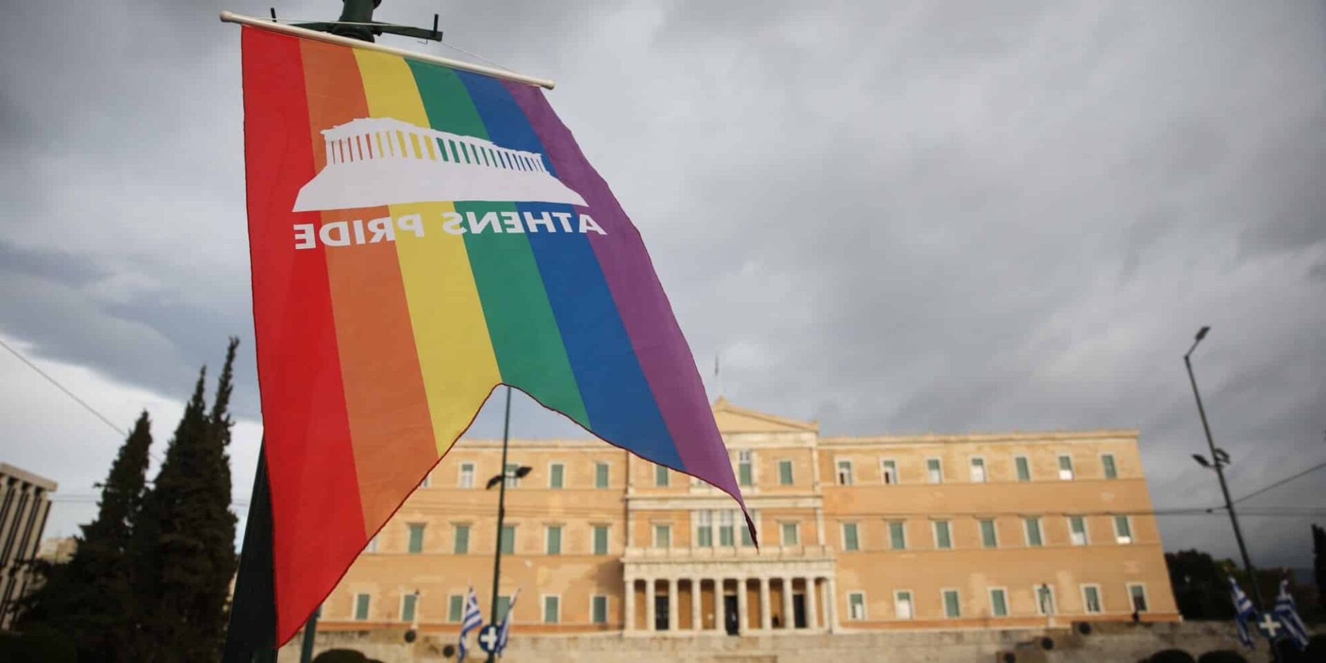 Υπερψηφίστηκε το νομοσχέδιο για τα ομόφυλα ζευγάρια