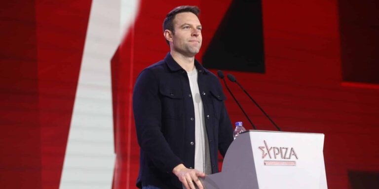 Ο Κασσελάκης στον τελικό του Conference League στη Νέα Φιλαδέλφεια