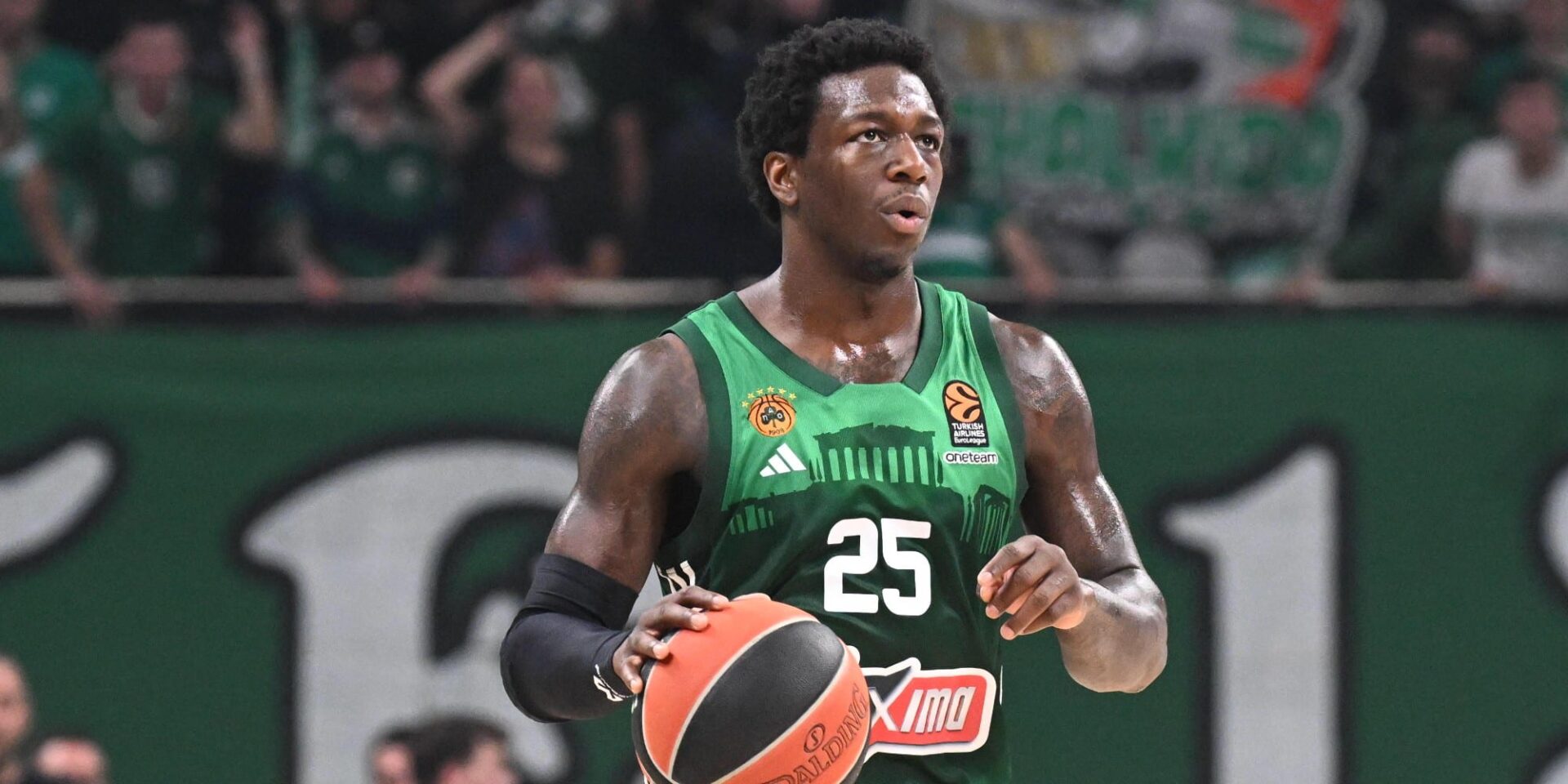 Ο Κέντρικ Ναν σε αγώνα της Euroleague