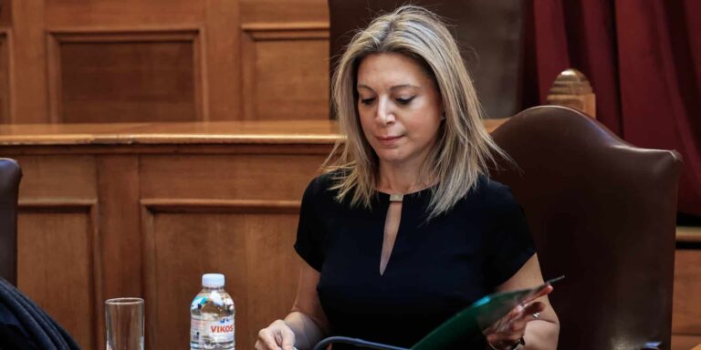 Καρυστιανού σε Οικονόμου για Τέμπη: «Αν πιστεύετε πως θα κλείσουμε τα μάτια στο έγκλημα είστε γελασμένος»