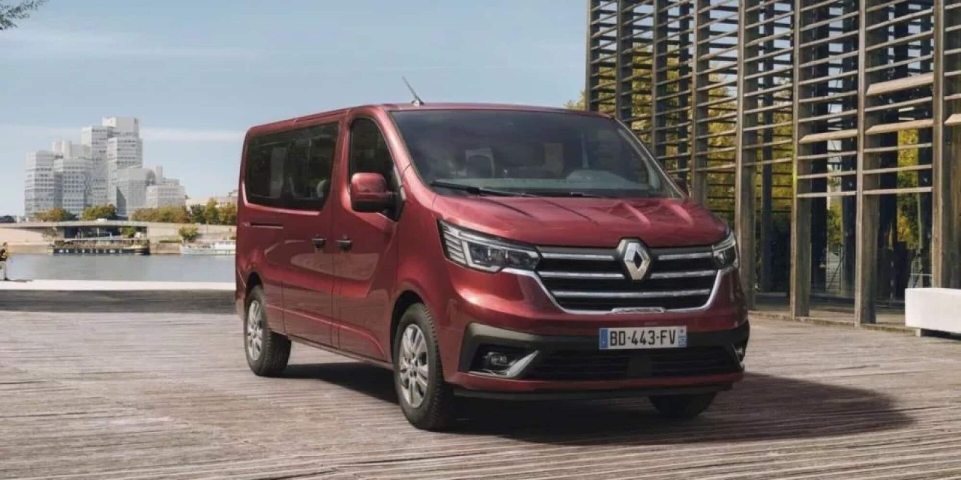 Το νέο 9θέσιο Renault Trafic Combi