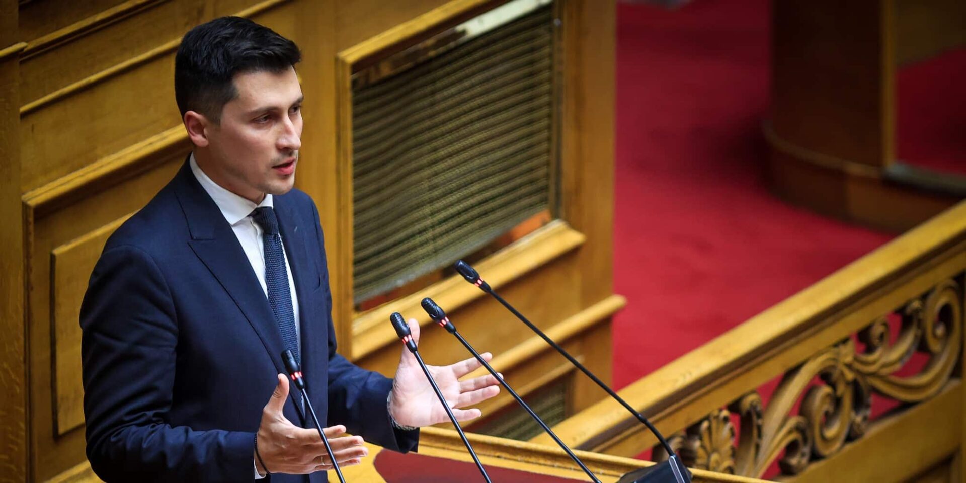 Ο Παύλος Χρηστίδης στη Βουλή