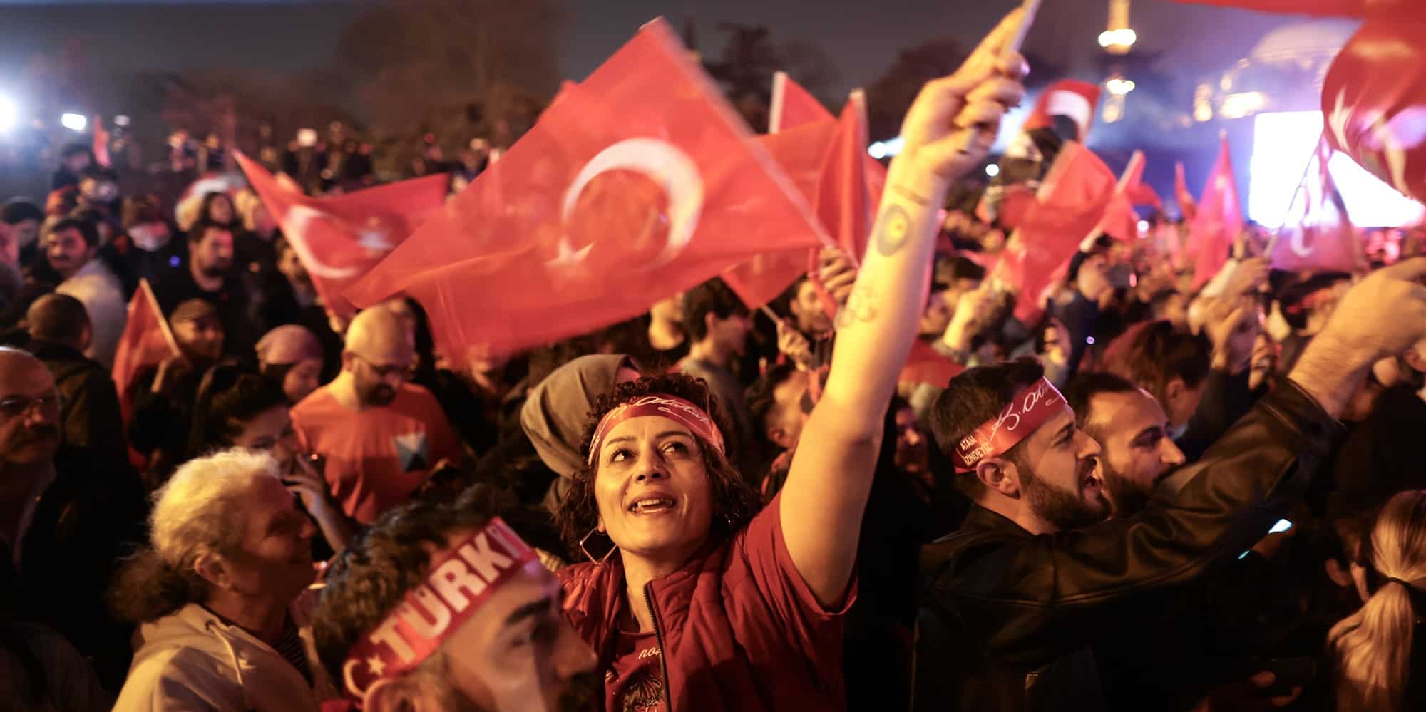 Πολίτες στην Τουρκία πανηγυρίζουν μετά τις δημοτικές εκλογές