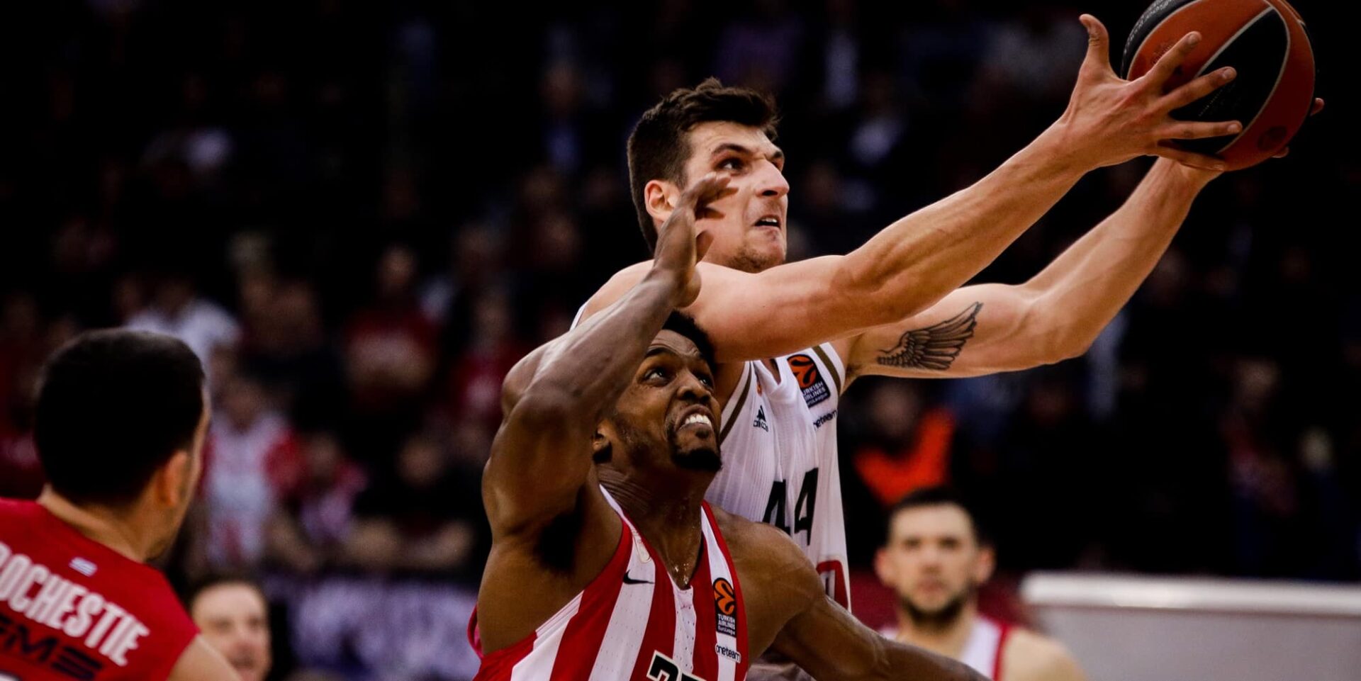 Φάση από το Ολυμπιακός-Παναθηναϊκός για τη Euroleague