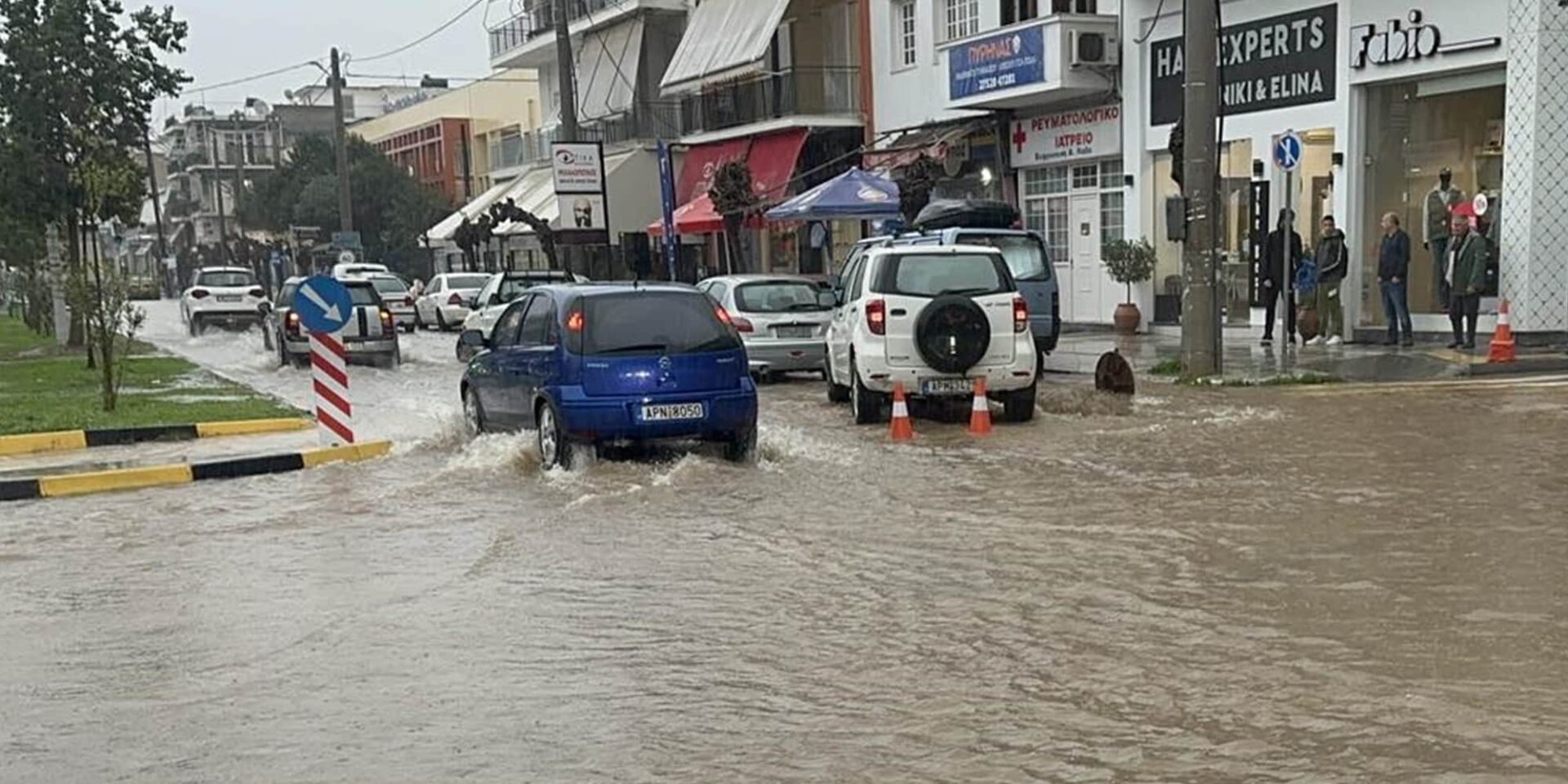 Πλημμυρισμένος δρόμος από την κακοκαιρία