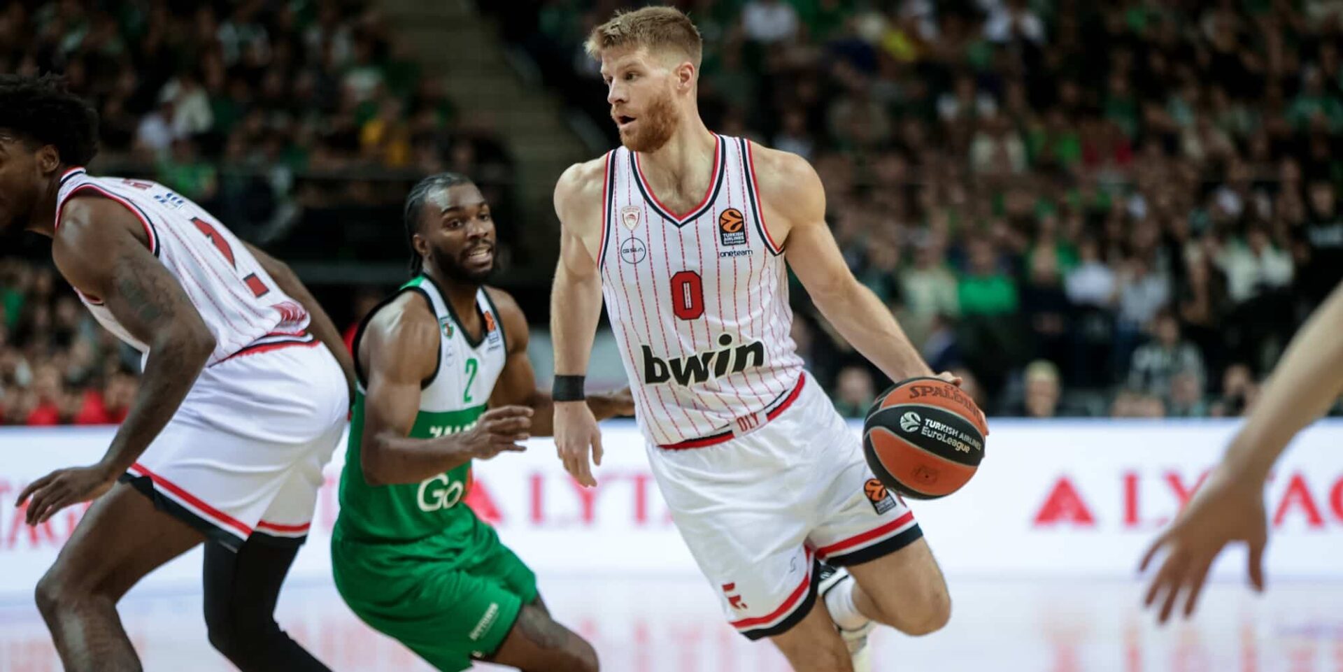 Φάση από το Ζαλγκίρις-Ολυμπιακός για τη Euroleague