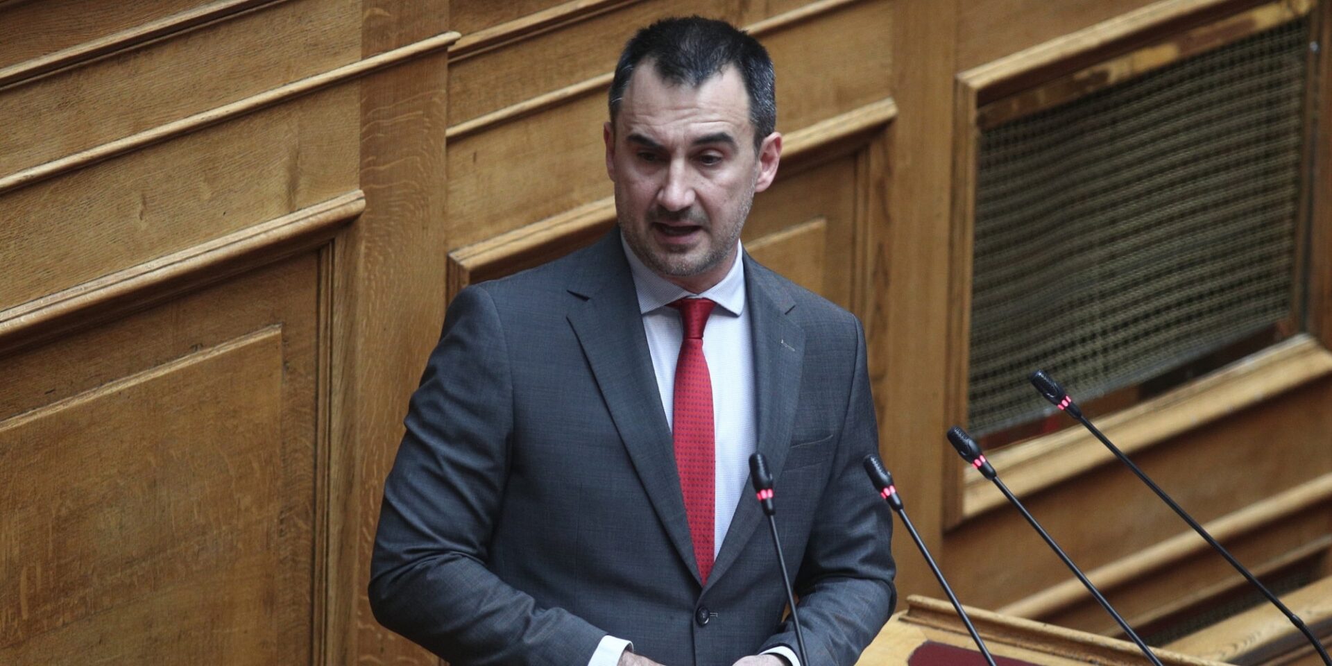 Ο Αλέξης Χαρίτσης στη Βουλή