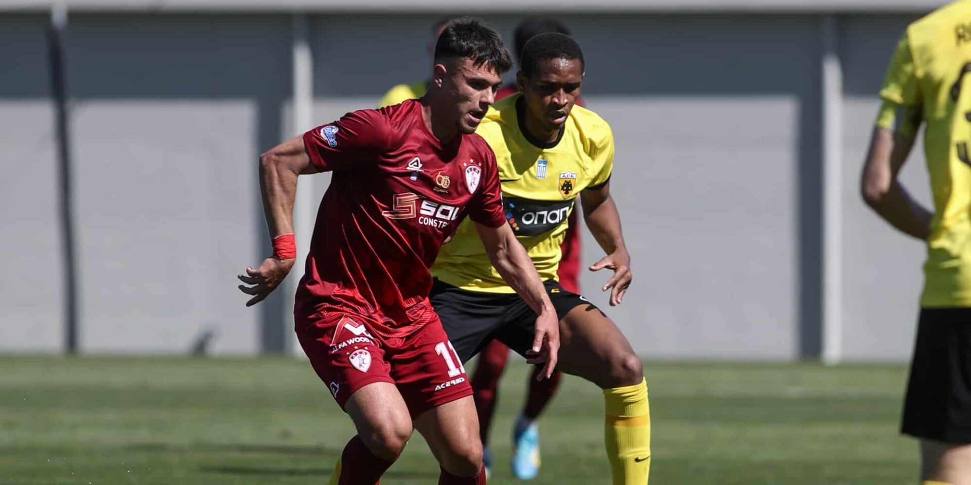 Φάση από το ΑΕΚ Β'-Λάρισα για τη Super League 2