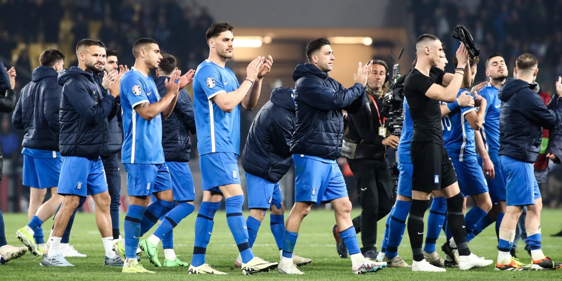 Παίκτες της Εθνικής πανηγυρίζουν