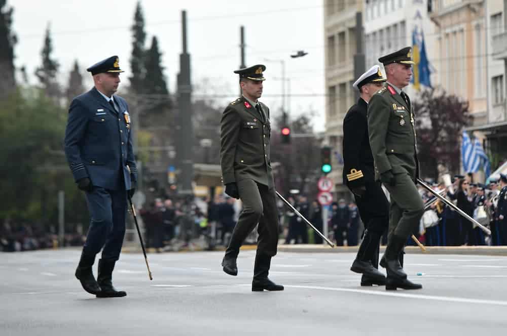 Parelasi 11 - 25η Μαρτίου: Ολοκληρώθηκε η μεγαλειώδης η στρατιωτική παρέλαση στην Αθήνα - Πλήθος κόσμου στο Σύνταγμα (εντυπωσιακές εικόνες)