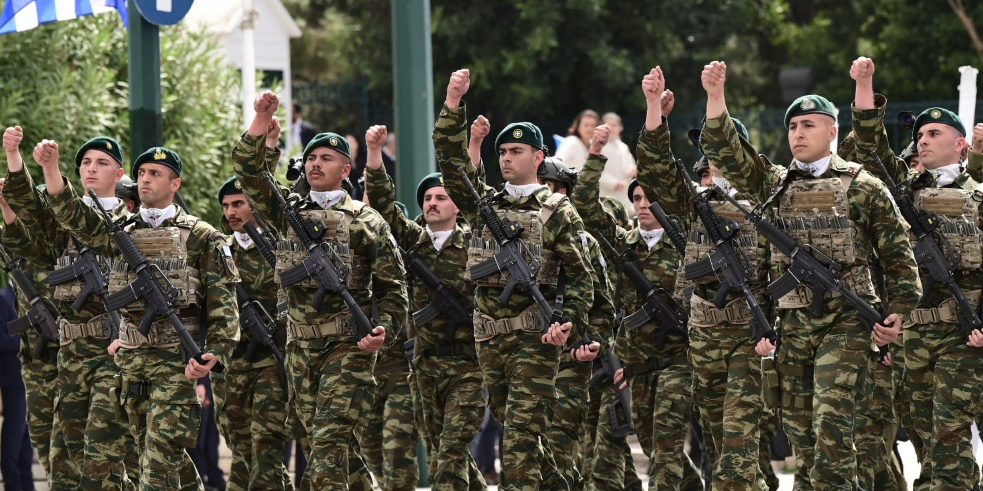 Εικόνα από την στρατιωτική παρέλαση στο Σύνταγμα