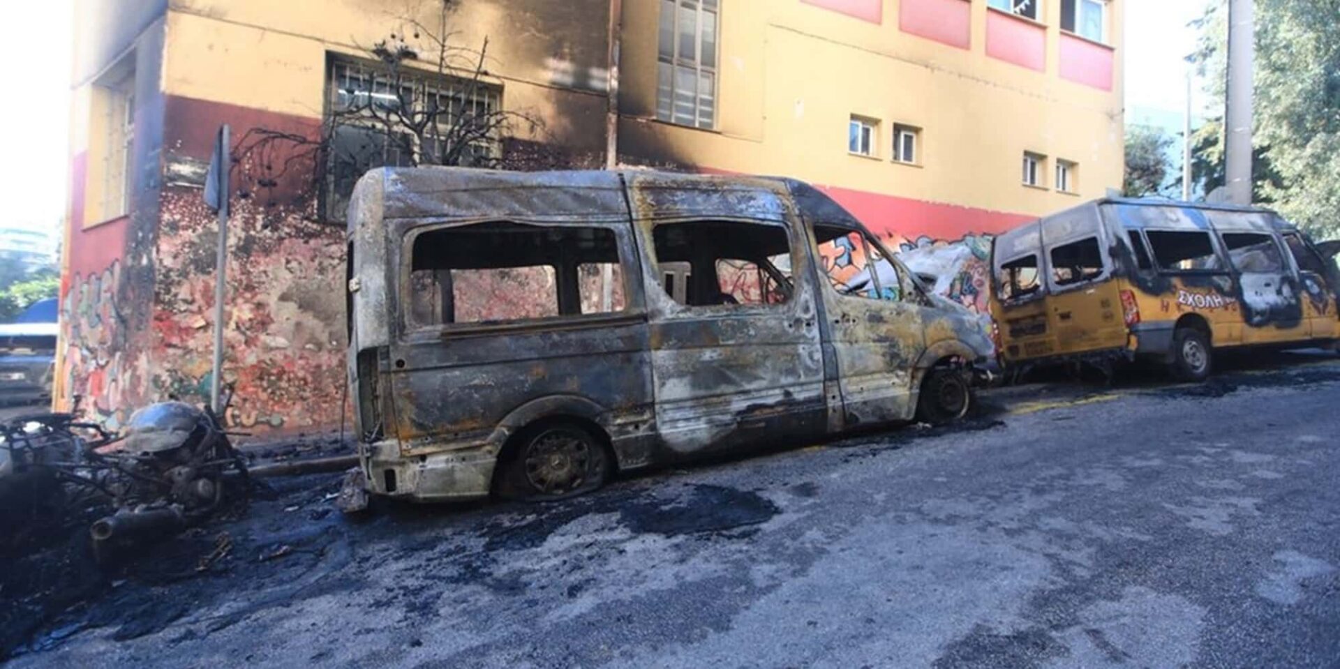 Εμπρηστική επίθεση στου Ζωγράφου
