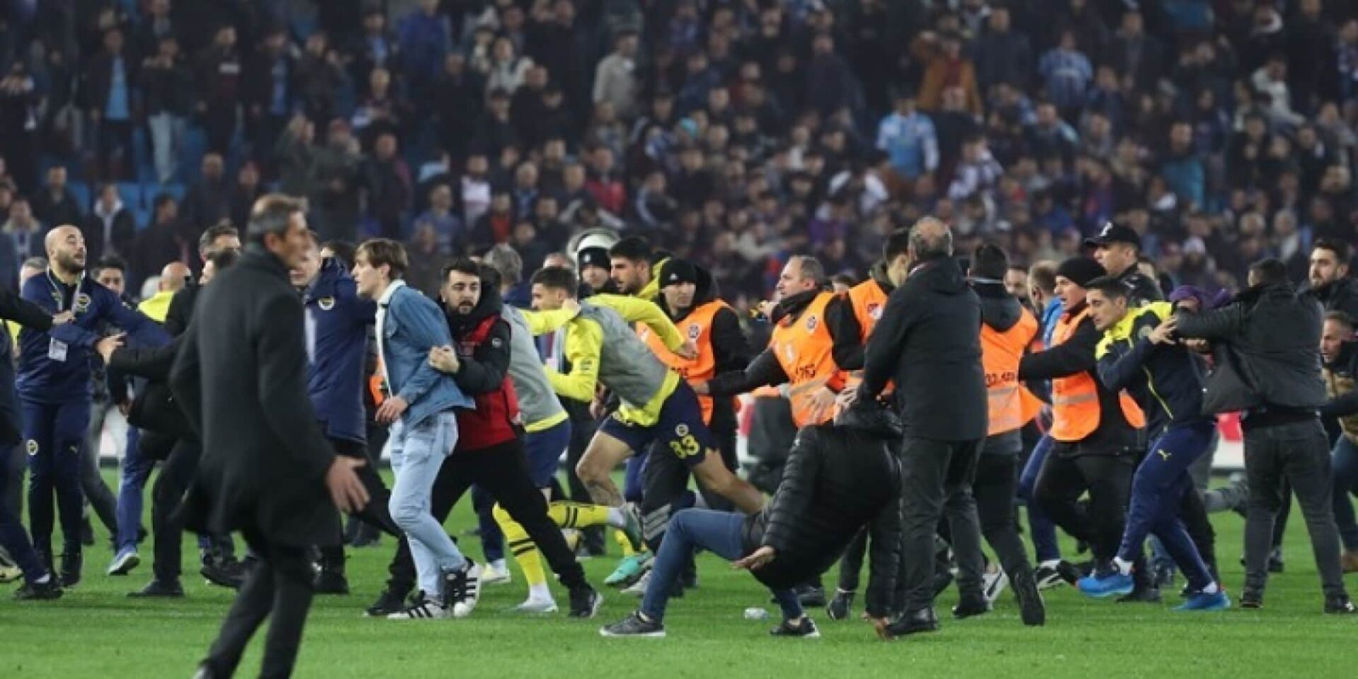 Επεισόδια στο Φενέρμπαχτσε - Τράμπζονσπορ