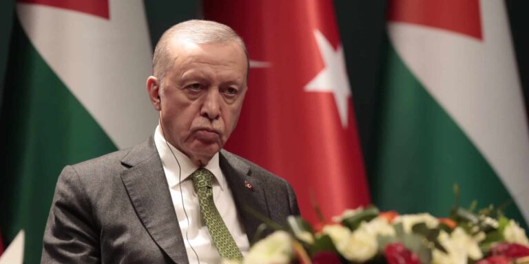 Ερντογάν: «Να βάλει ο Μητσοτάκης τον Δένδια στη θέση του!»