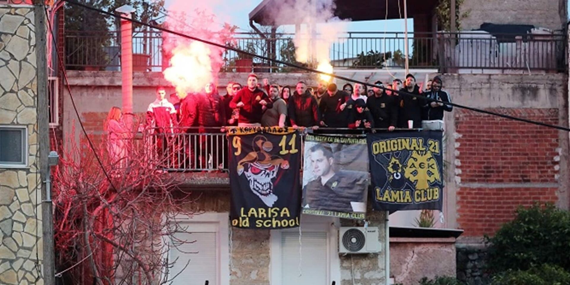 Οπαδοί της ΑΕΚ στη Λαμία