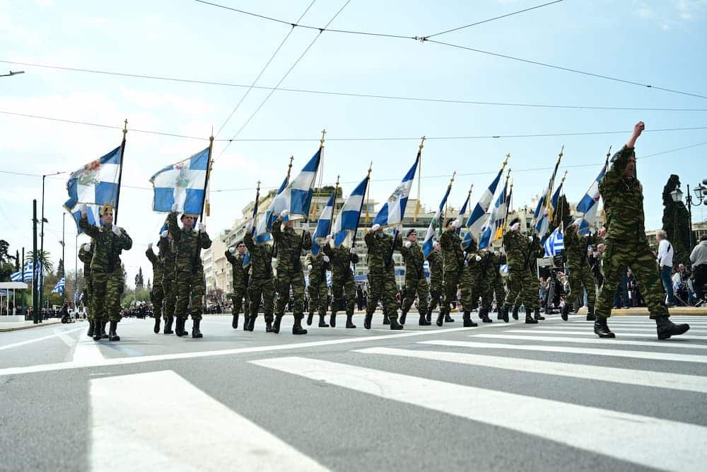 parelasi 21 - 25η Μαρτίου: Ολοκληρώθηκε η μεγαλειώδης η στρατιωτική παρέλαση στην Αθήνα - Πλήθος κόσμου στο Σύνταγμα (εντυπωσιακές εικόνες)