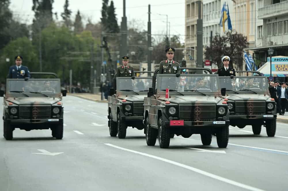 parelassi 33 - 25η Μαρτίου: Ολοκληρώθηκε η μεγαλειώδης η στρατιωτική παρέλαση στην Αθήνα - Πλήθος κόσμου στο Σύνταγμα (εντυπωσιακές εικόνες)