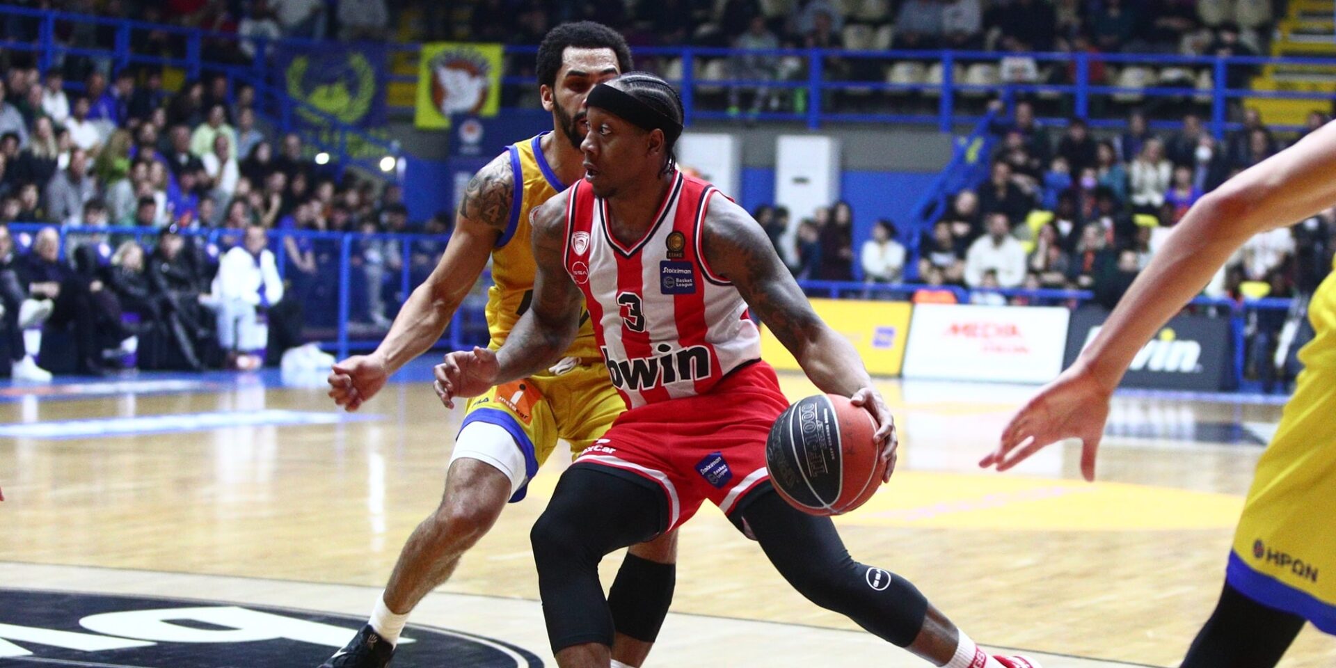 Φάση από το Περιστέρι-Ολυμπιακός για τη Basket League