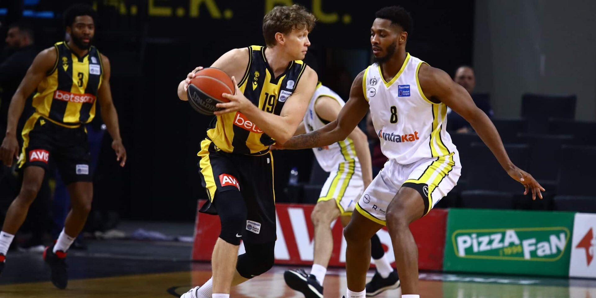 Φάση από το ΑΕΚ-Μαρούσι για τη Basket League