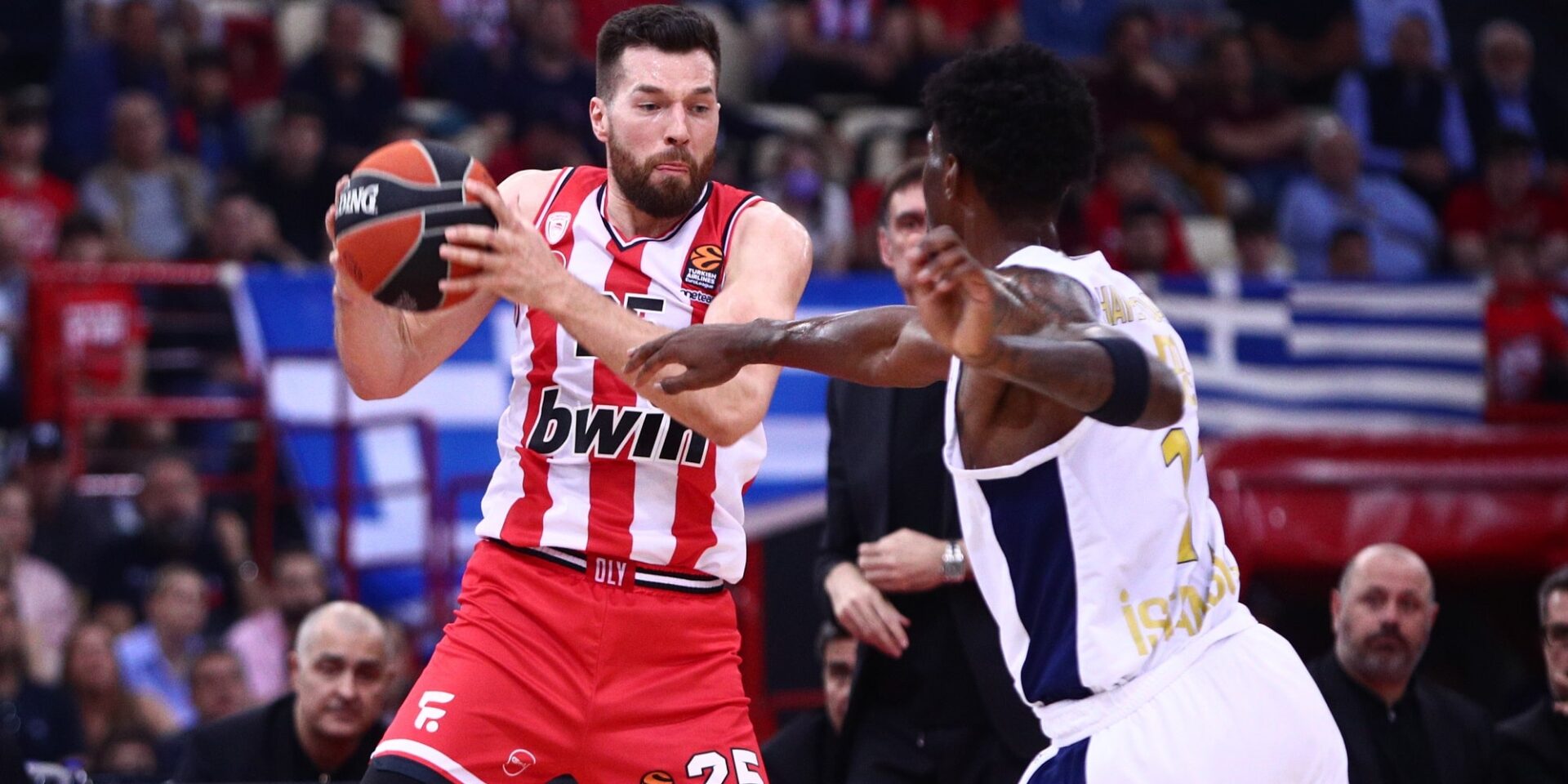 Φάση από το Ολυμπιακός-Φενερμπαχτσέ για τη Euroleague