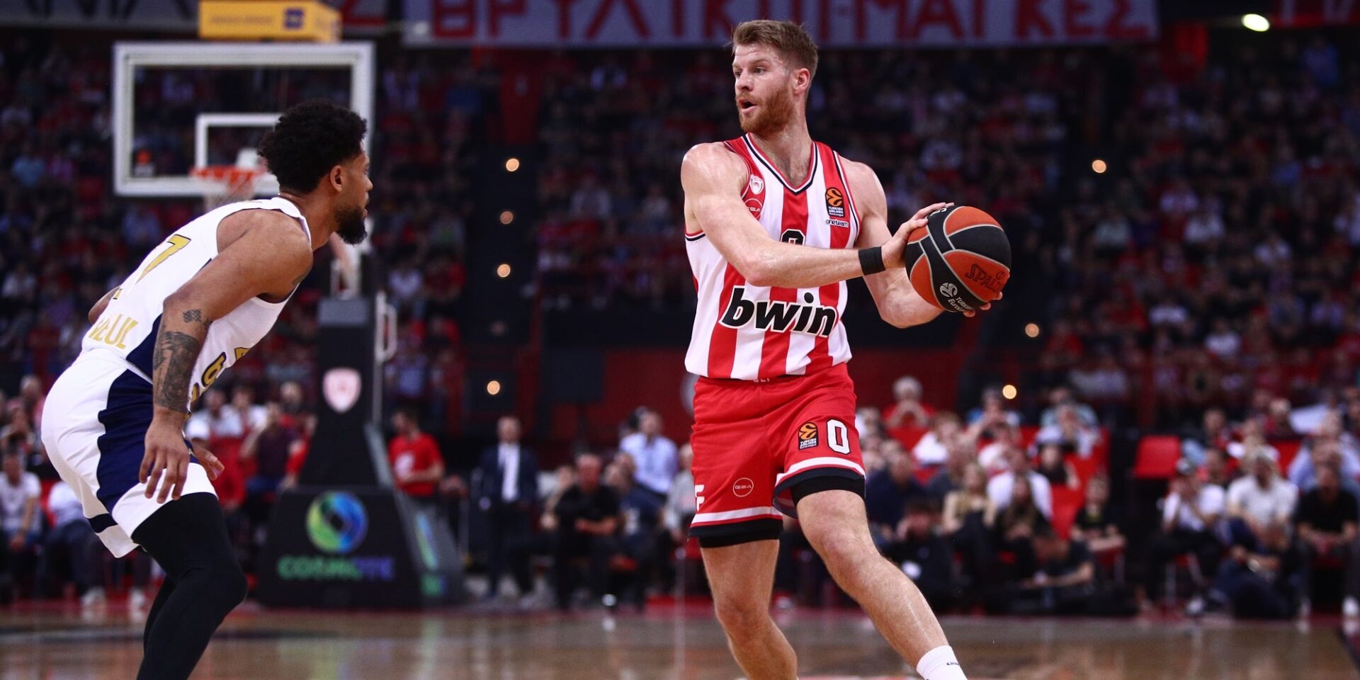 Φάση από το Ολυμπιακός-Φενερμπαχτσέ για τη Euroleague