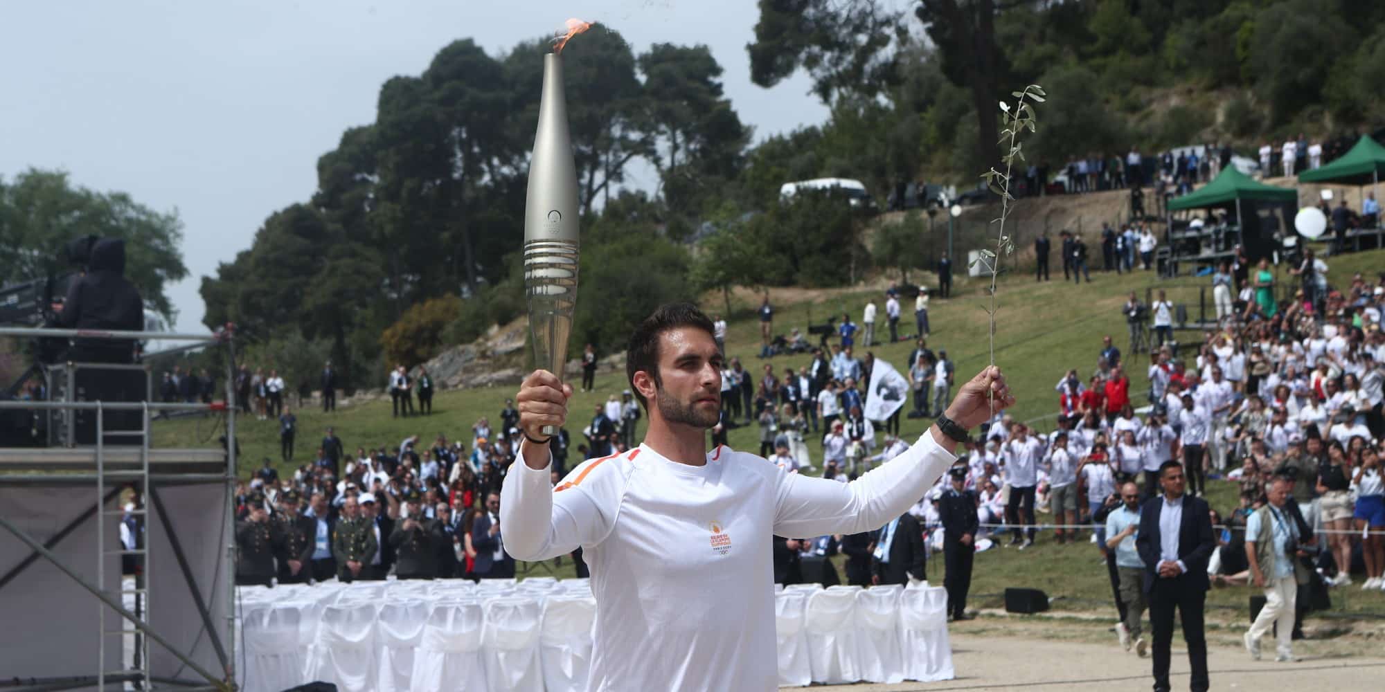 Ο Στέφανος Ντούσκας με την Ολυμπιακή Φλόγα