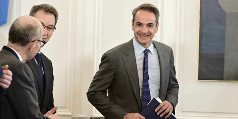 Στο Λαϊκό Νοσοκομείο ο Κυριάκος Μητσοτάκης – Η αιφνιδιαστική επίσκεψη