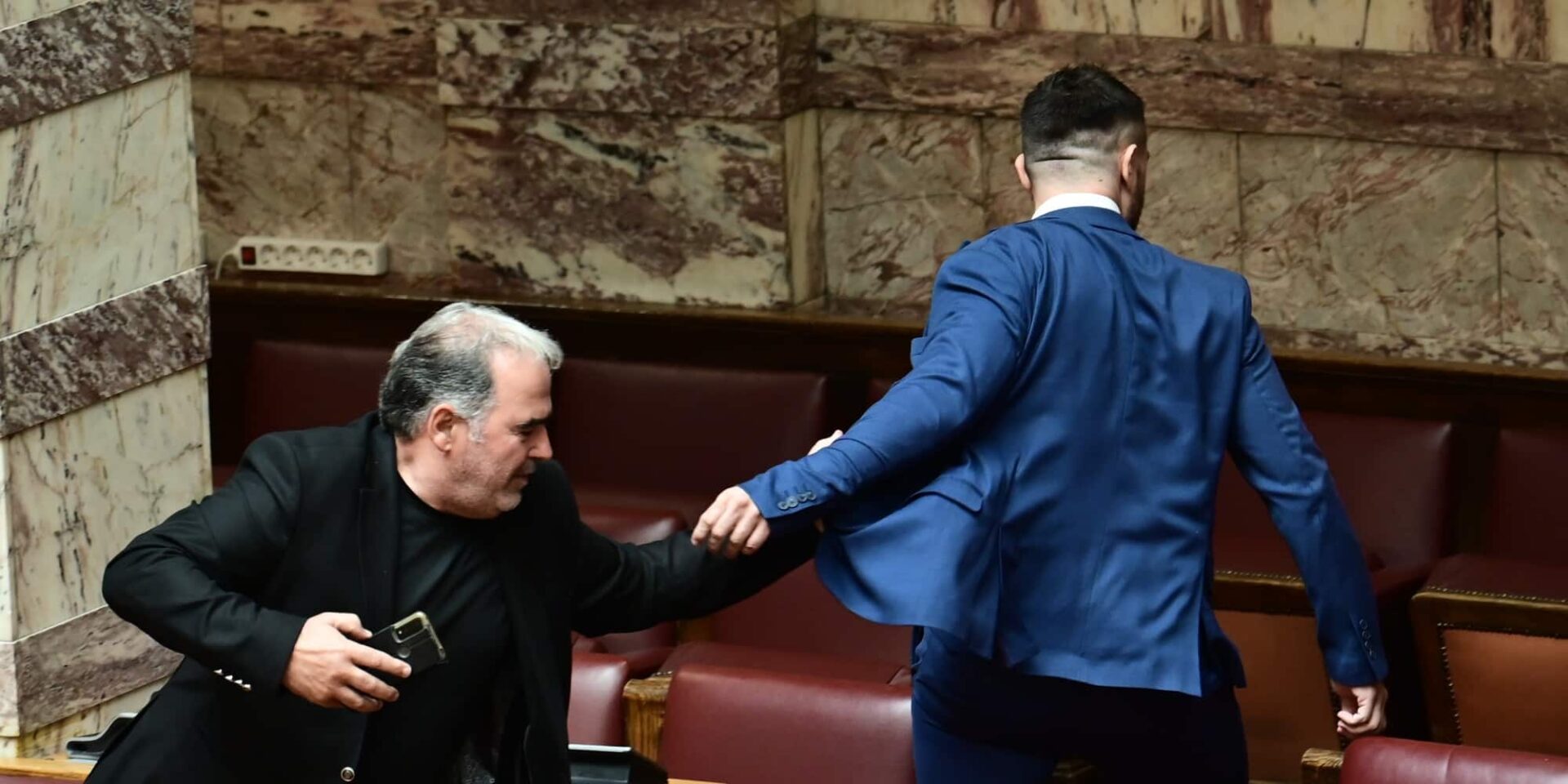 Εικόνα από την ένταση στη Βουλή - Γραμμένος - Φλώρος
