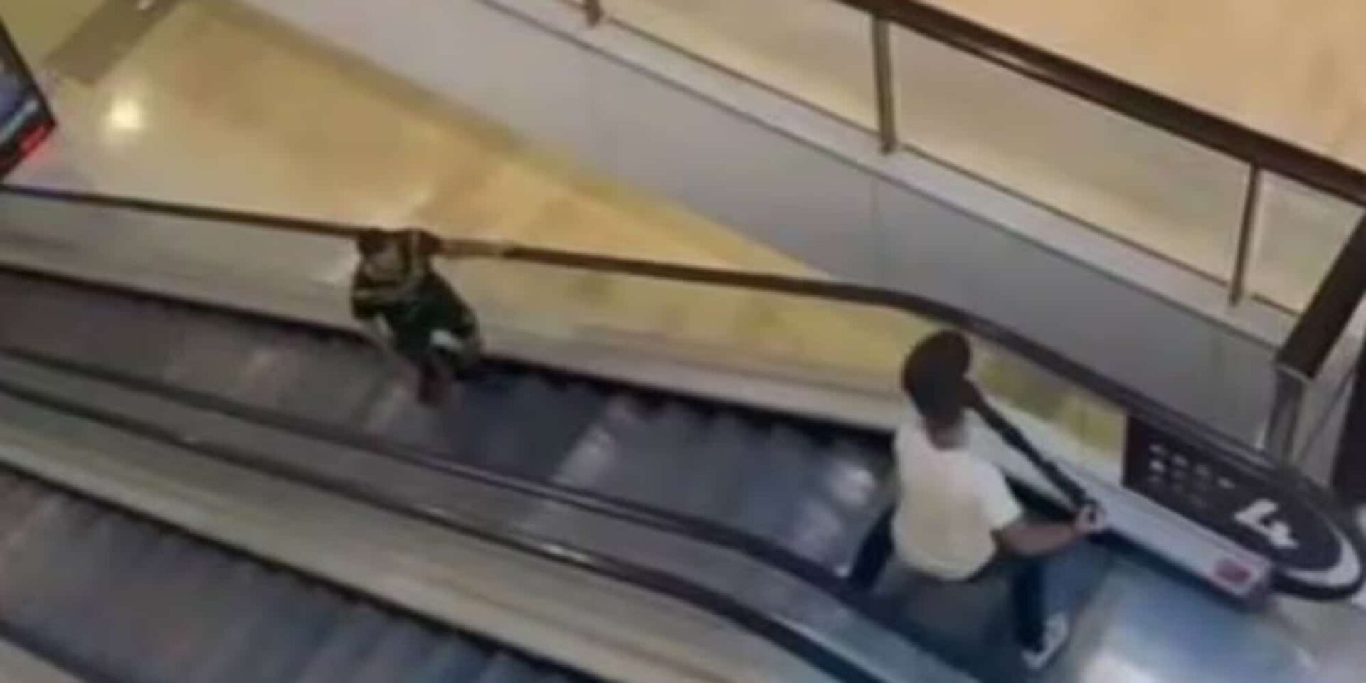 Εικόνα από τη στιγμή της επίθεσης με μαχαίρι στο Σίδνεϊ
