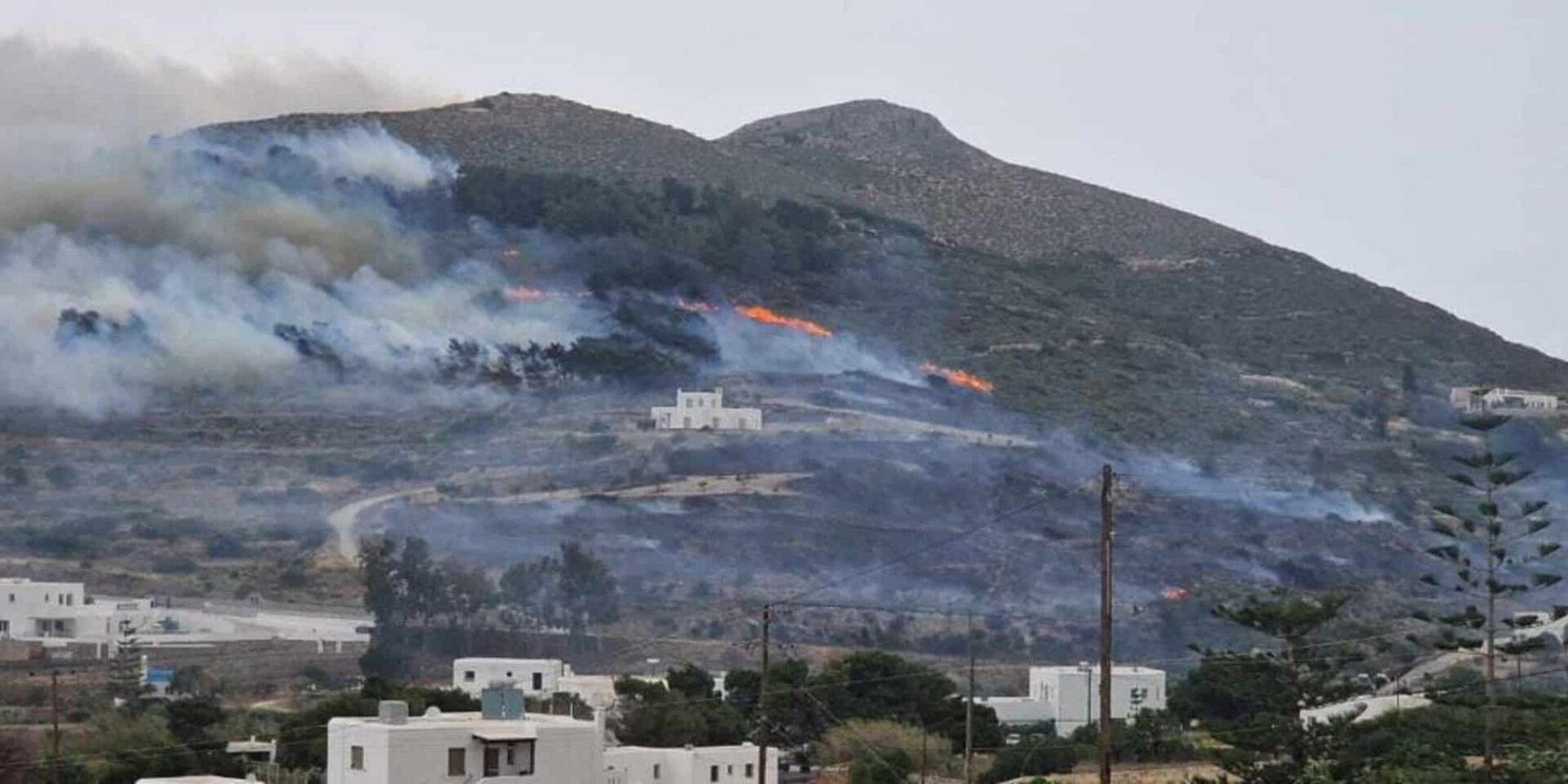 Φωτιά στην Πάρο