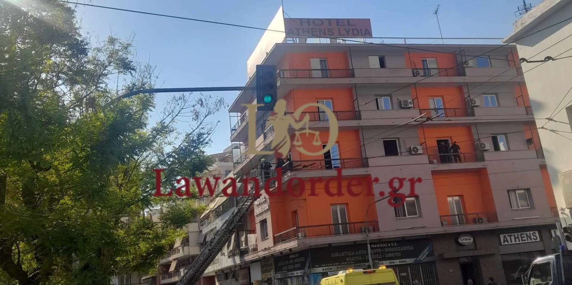 Φωτιά σε ξενοδοχείο στη Λιοσίων