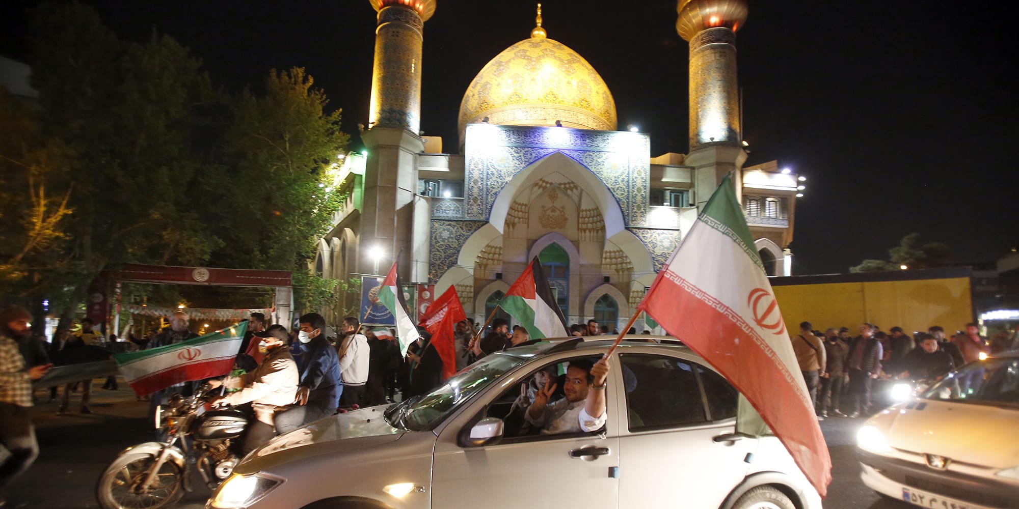 Πολίτες του Ιράν στην Τεχεράνη πανηγύρισαν για την επίθεση στο Ισραήλ