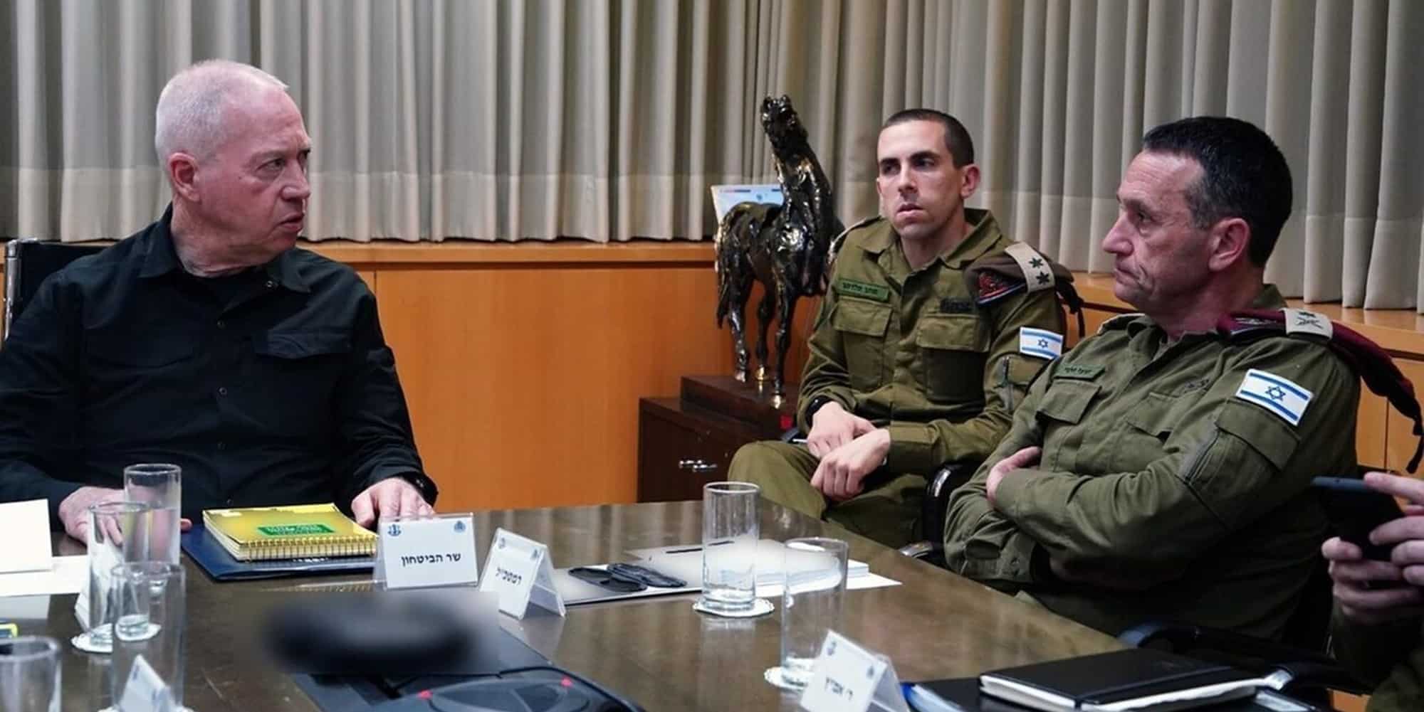 Ο Μπενιαμίν Νετανιάχου με αξιωματούχους του Ισραήλ