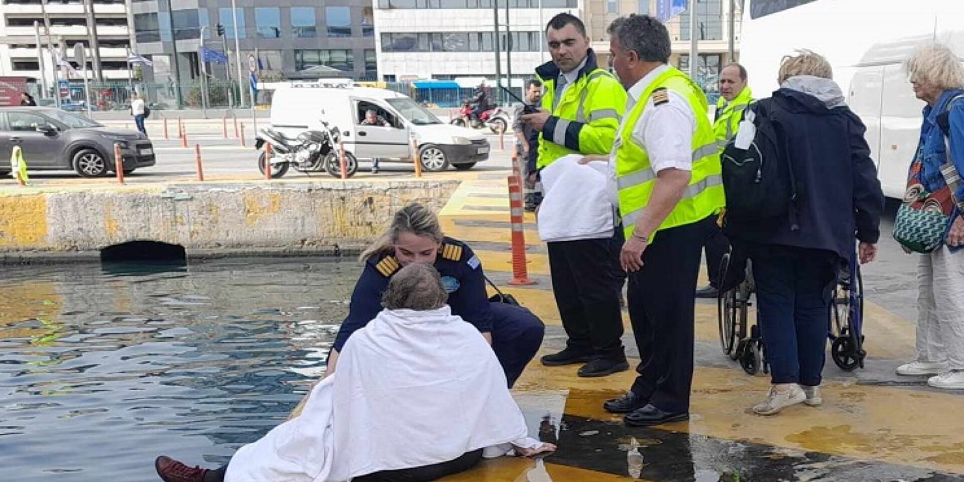 Γαλλίδα έπεσε στη θάλασσα λίγο πριν τον απόπλου του πλοίου Blue Star Naxos