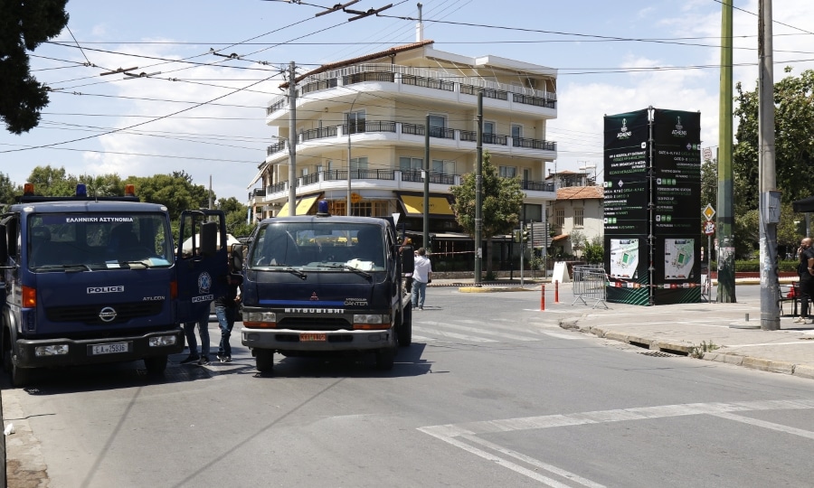 Εποχές... lockdown στη Νέα Φιλαδέλφεια - Έρημοι οι δρόμοι ενόψει τελικού, έντονη η παρουσία της Αστυνομίας (εικόνες)