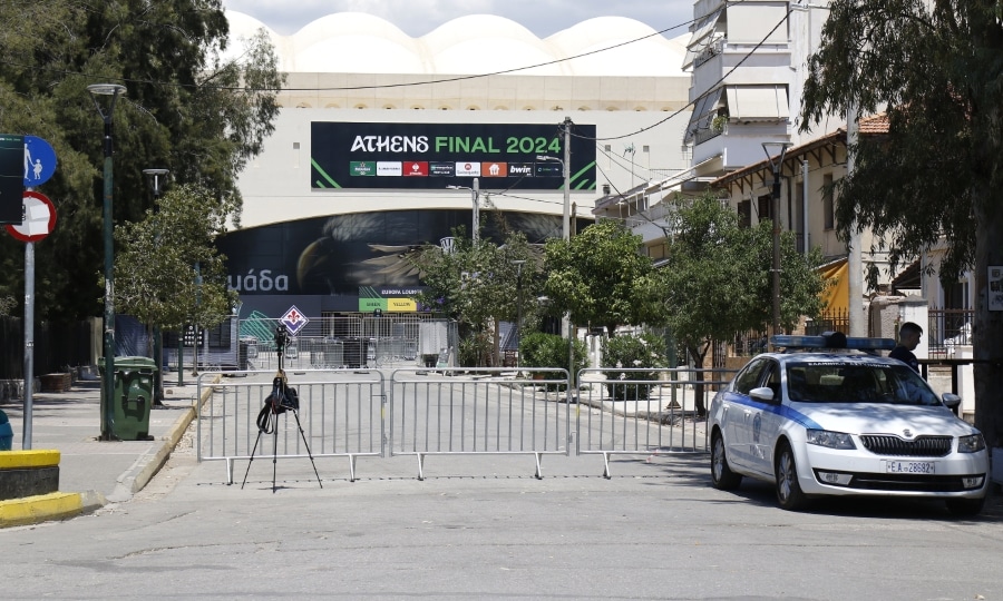 Εποχές... lockdown στη Νέα Φιλαδέλφεια - Έρημοι οι δρόμοι ενόψει τελικού, έντονη η παρουσία της Αστυνομίας (εικόνες)