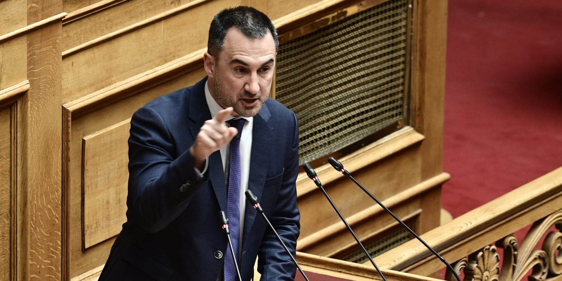 Ο Αλέξης Χαρίτσης στη Βουλή