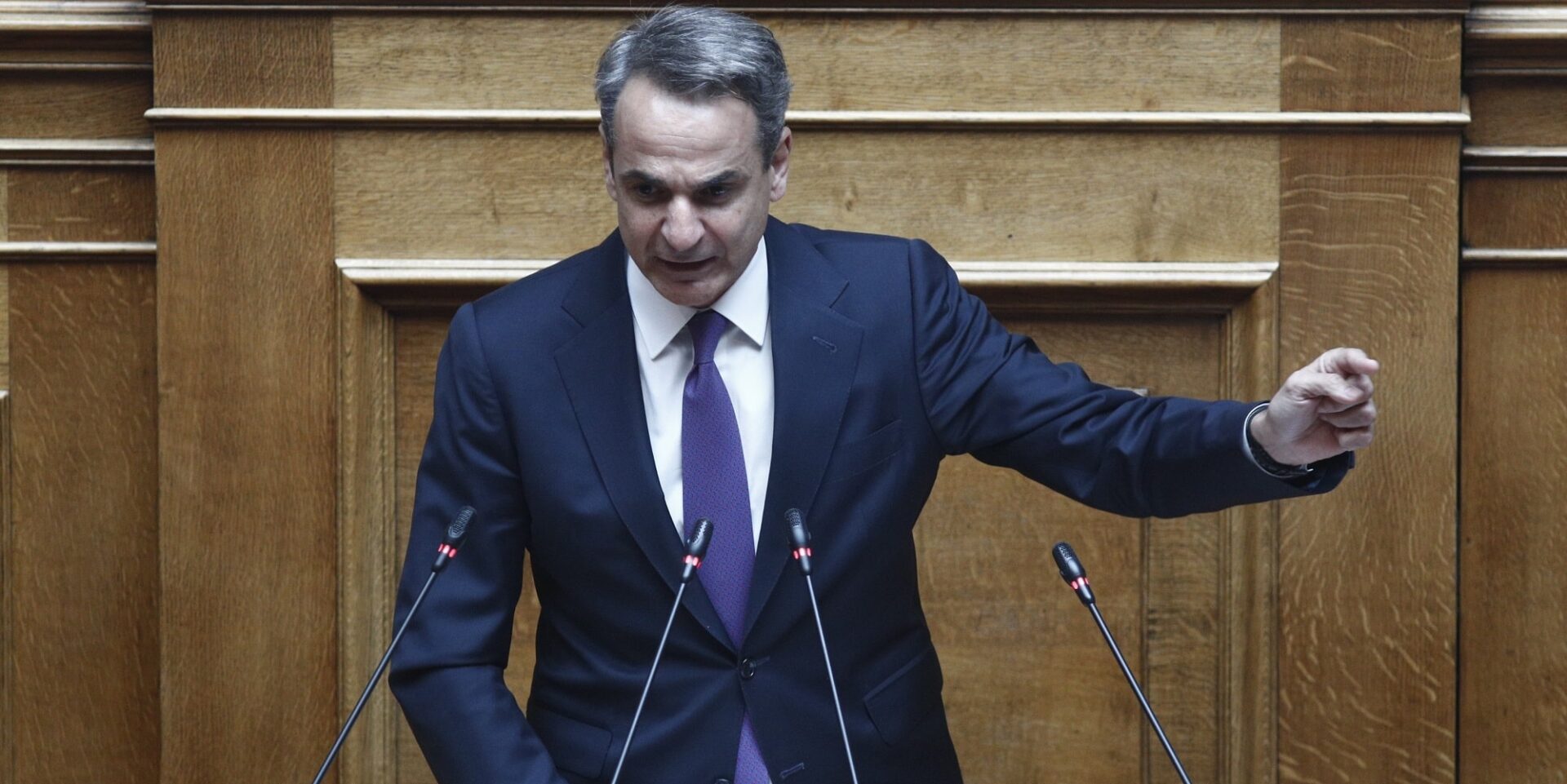 O Κυριάκος Μητσοτάκης στην Ολομέλεια της Βουλής