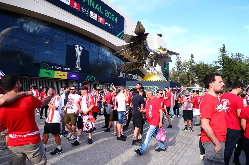 Conference League: Έφτασαν στην OPAP Arena οι πρώτοι οπαδοί του Ολυμπιακού! (εικόνες)