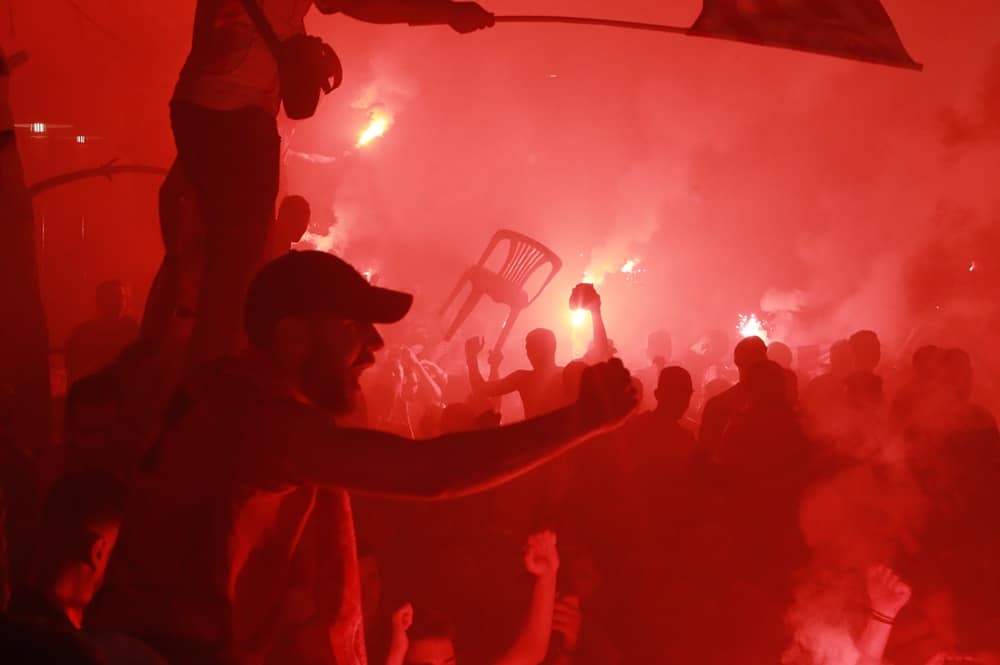 Καίγεται η Ελλάδα για τον Θρύλο: Ατέλειωτο πάρτι για τον Ολυμπιακό! (εικόνες)
