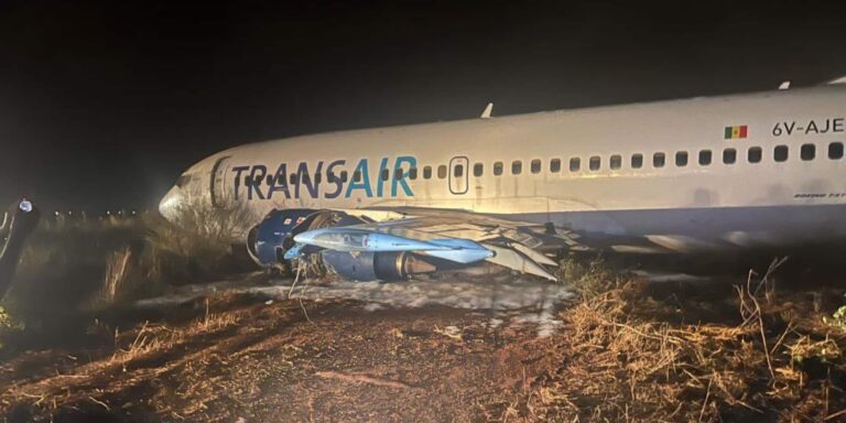 Σενεγάλη: Boeing 737 παρουσίασε πρόβλημα στην απογείωση και βγήκε εκτός διαδρόμου – Τραυματίστηκαν 11 άτομα (εικόνες & βίντεο)