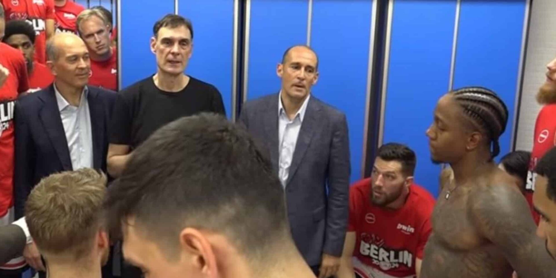 Ο Γιώργος Μπαρτζώκας στα αποδυτήρια