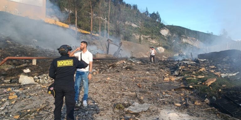 Κολομβία: Τουλάχιστον ένας νεκρός και 32 τραυματίες από έκρηξη σε εργοστάσιο κατασκευής πυρίτιδας (εικόνες & βίντεο)
