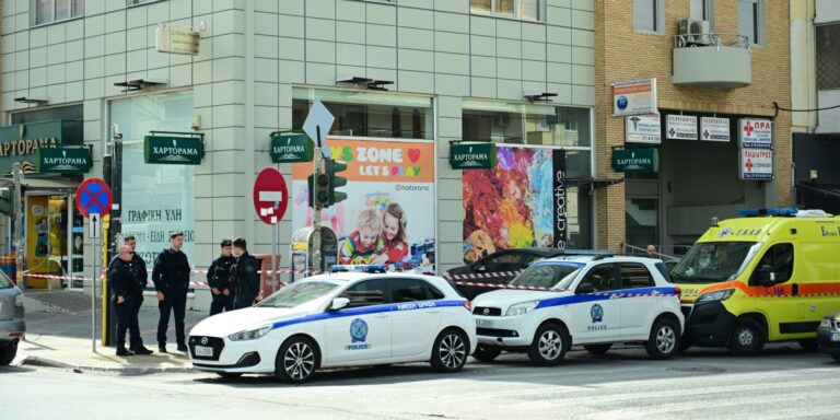 Μενίδι: «Δεν μετανιώνω που την σκότωσα, μου έτρωγε λεφτά» – Στον εισαγγελέα ο 50χρονος για τη δολοφονία της εν διαστάσει συζύγου του