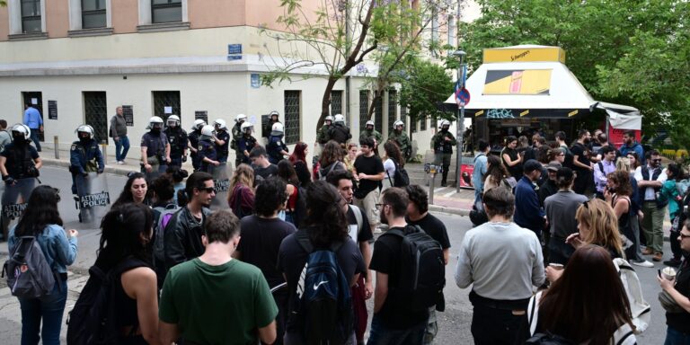 Προς απέλαση οι καταληψίες της Νομικής – Ξεκινάει η διαδικασία για τους 9 συλληφθέντες