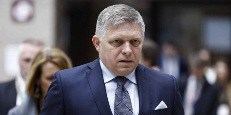 Σλοβακία: Σταθερή, αλλά πολύ σοβαρή η κατάσταση του πρωθυπουργού – Ο δράστης τον πυροβολήσει πέντε φορές σχεδόν εξ επαφής